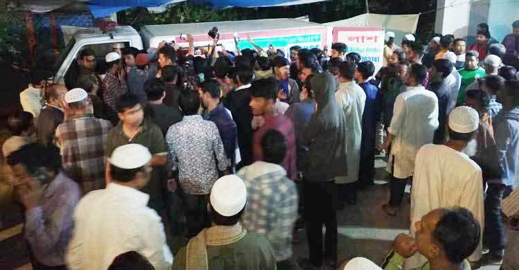 মান ভেঙেছেন কবি, তবে...