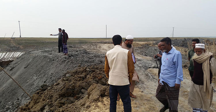 সুনামগঞ্জে হাওর রক্ষা বাঁধ নির্মাণে বালুমাটি