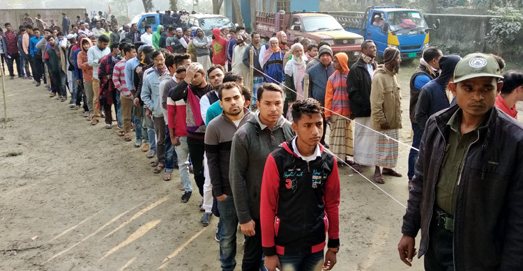 ভোটগ্রহণ চলছে ভাগ্য নির্ধারণের ৩ কেন্দ্রে