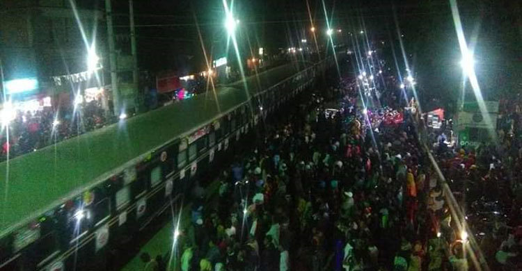বিশেষ ট্রেনে বাংলাদেশ ছাড়লেন হাজারো ওরসযাত্রী