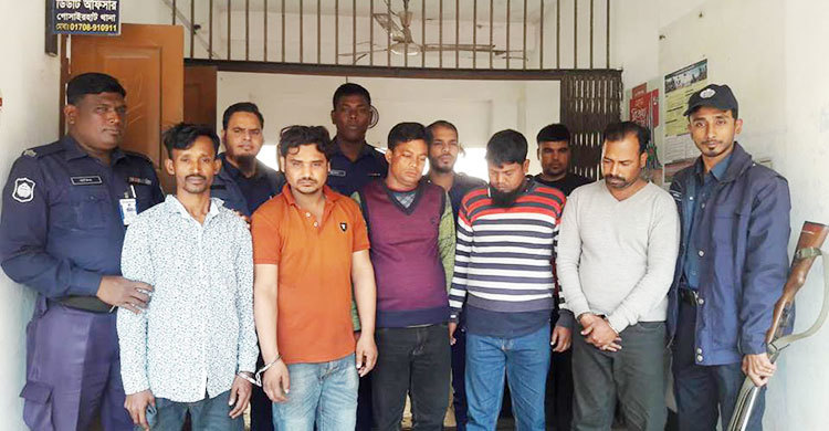 চাঁদাবাজি করতে গিয়ে ৫ ভুয়া পুলিশ ধরা