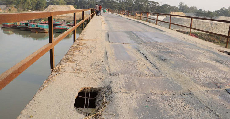 মুক্তিযুদ্ধের স্মৃতিবিজড়িত ব্রিজটির আজ একি হাল!