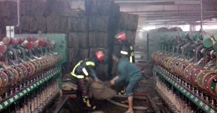 জাতীয় জুট মিলের আগুন নিয়ন্ত্রণে