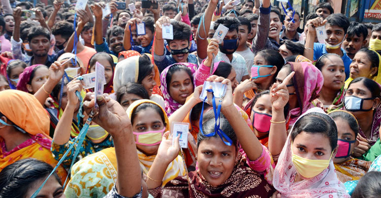 সিদ্ধিরগঞ্জে পোশাক শ্রমিকদের সড়ক অবরোধ