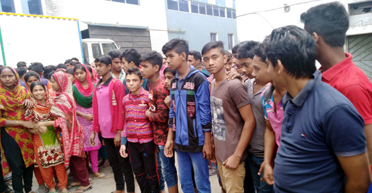 ৩ হাজার টাকা বেতন, তাও দিচ্ছে না মালিক