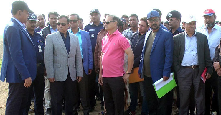 ফসলরক্ষা বাঁধের কাজ দেখে ক্ষুব্ধ পানিসম্পদ প্রতিমন্ত্রী