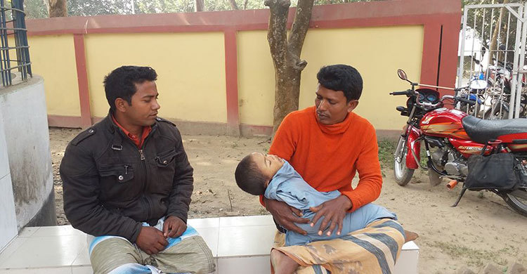 বাবার গাড়ি চাপায় মেয়ের মৃত্যু