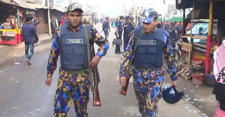 গাইবান্ধায় ভোটকেন্দ্রে ভোটারের চেয়ে নিরাপত্তাকর্মী বেশি