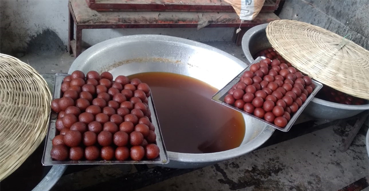 নওগাঁয় দুই প্রতিষ্ঠানকে ২২ হাজার টাকা জরিমানা