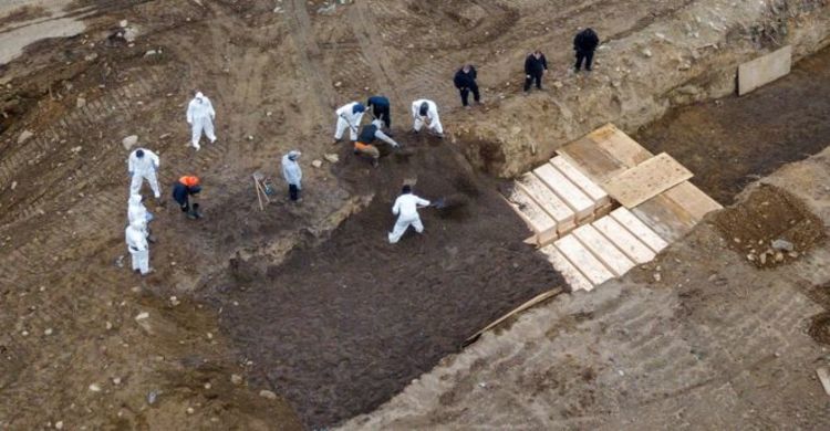 New York digging mass graves amid virus outbreak