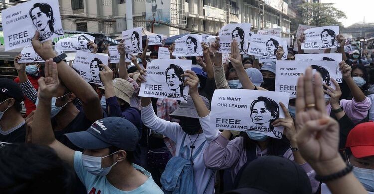 Internet shutdown fails to stop Myanmar protests