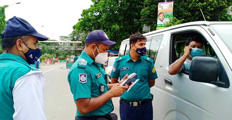 গাড়িতে ‘ইমারজেন্সি রোগী’ লিখে ঘোরাঘুরি, জরিমানা ৩ হাজার | ২৯ জুলাই ২০২১