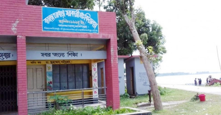 ক্লাস শুরুর আগেই ৫ স্কুল বিলীনের আশঙ্কা