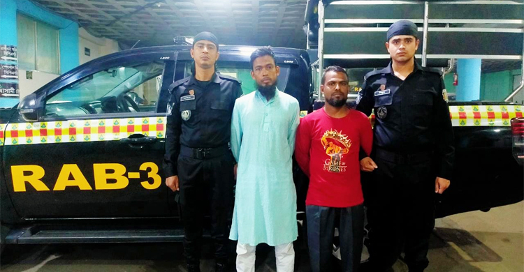 সোনারগাঁয়ে দুই যুবকের কাছে মিললো ১৯৩ চোরাই মোবাইল ফোন