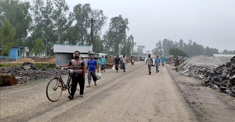মজুরি বৃদ্ধির দাবি, কাজে ফেরেননি নাকুগাঁও স্থলবন্দরের শ্রমিকরা
