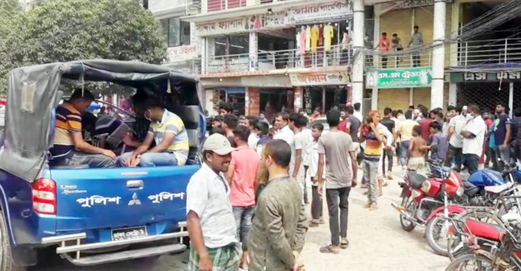 বাজার কমিটির সাবেক সভাপতিসহ তিনজনকে কুপিয়ে জখম