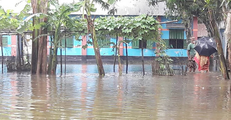 লালমনিরহাটে ১০ হাজার পরিবার পানিবন্দি