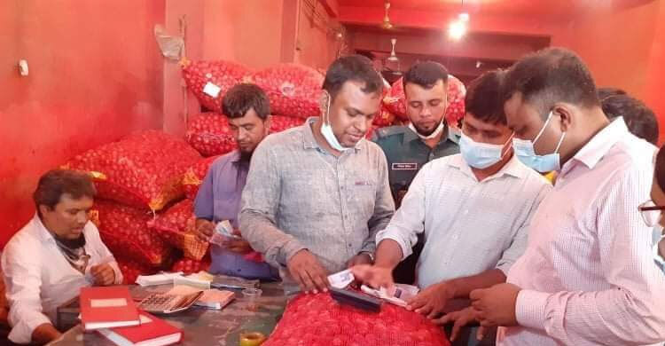 আলু পেঁয়াজের বাজারে অভিযান, ১৬ প্রতিষ্ঠানের জরিমানা