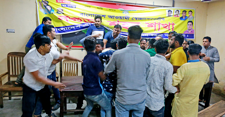 বগুড়ায় স্বেচ্ছাসেবক লীগের ২ গ্রুপের সংঘর্ষ, আহত ৩