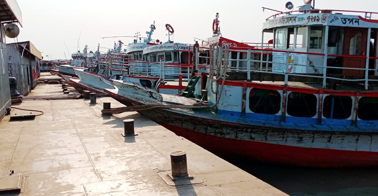 লকডাউনে বাংলাবাজার-শিমুলিয়া রুটে নৌ চলাচল বন্ধ