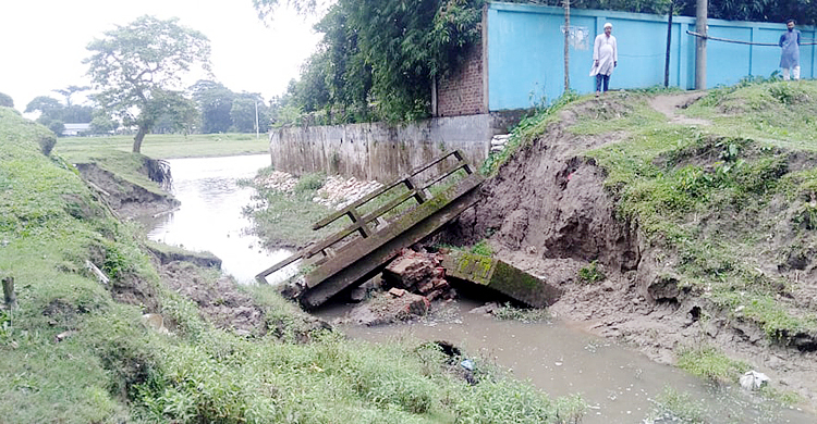 ১২ বছরেও নির্মাণ হয়নি ভাঙা কালভার্ট