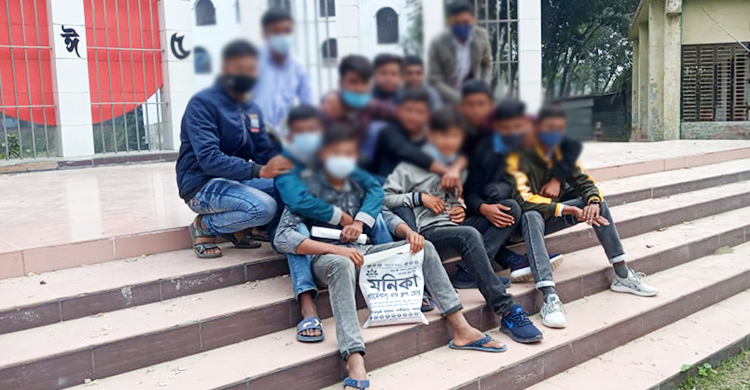 নন্দীগ্রামে জুতা পায়ে শহীদ বেদিতে শিক্ষার্থীরা