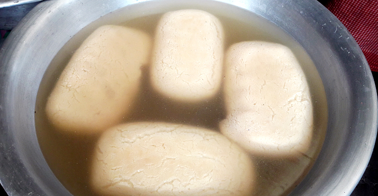 চার কেজি ওজনের জামাই ভোগের দাম ৬০০ টাকা