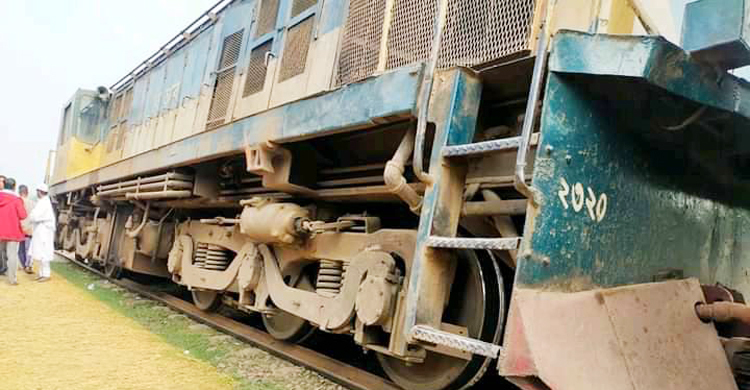 শ্রীপুরে ১৭ ঘণ্টা পর উদ্ধার হলো মহুয়া এক্সপ্রেস