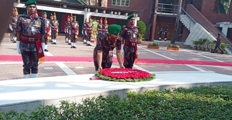 বঙ্গবন্ধুর সমাধিতে নবনিযুক্ত বিজিবি মহাপরিচালকের শ্রদ্ধা