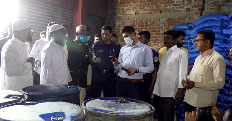 জামালপুরে মজুতের ৮১ হাজার লিটার সয়াবিন তেল জব্দ