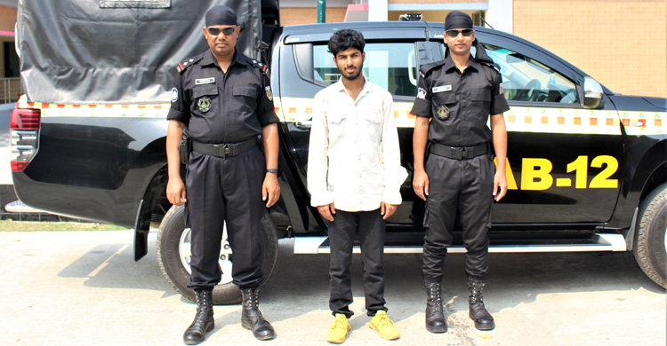 ওষুধের দোকানে মিললো ৫৮৯ বোতল অ্যালকোহল