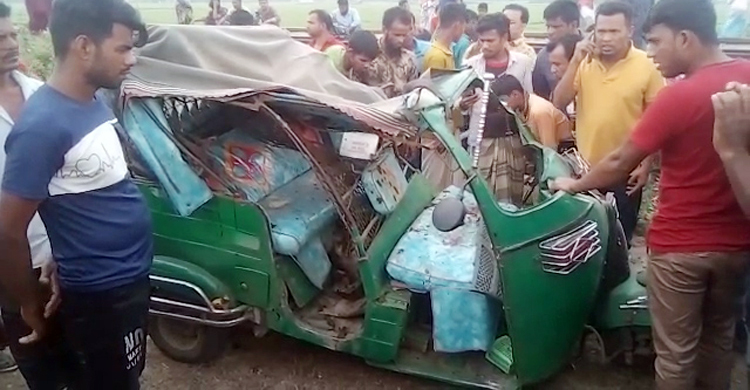 নরসিংদীতে পিকআপ-সিএনজি সংঘর্ষে নিহত ৪