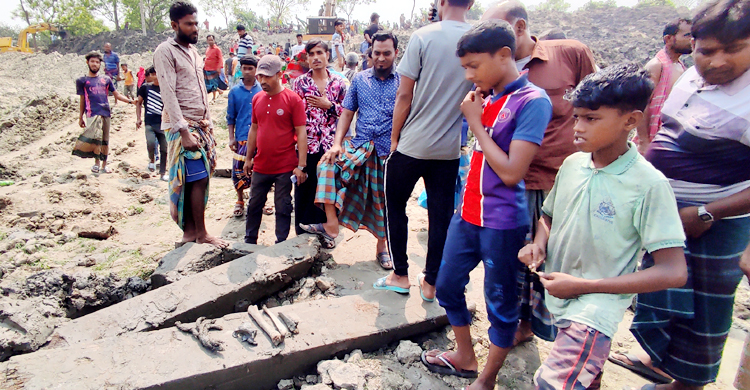 চুয়াডাঙ্গায় ২০০ বছরের পুরোনো জাহাজের ধ্বংসাবশেষ উদ্ধার