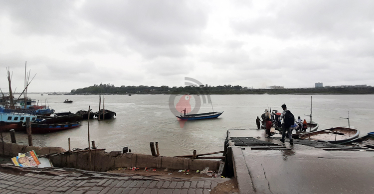 মোংলায় মাঝারি বৃষ্টি, ২ নম্বর সতর্ক সংকেত