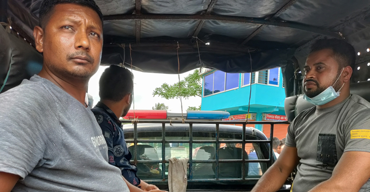 পিরোজপুরে লোহার কাঁচামাল ভর্তি ট্রাক ছিনতাইকালে ৩ যুবক আটক