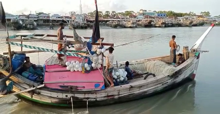 সাগরে ৬৫ দিন মাছ ধরা নিষিদ্ধ, মধ্যরাত থেকে কার্যকর