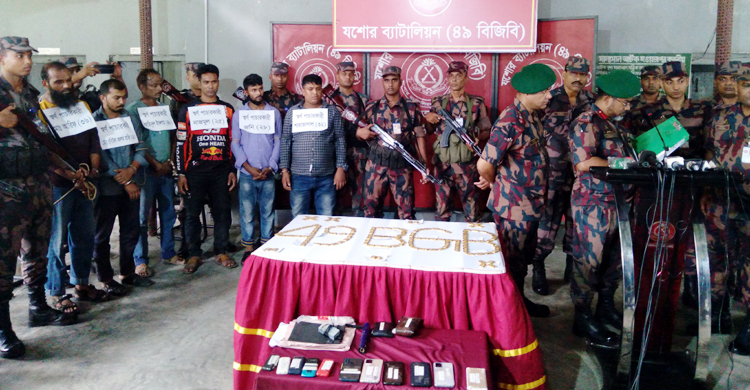 যশোরে ১৩৫ স্বর্ণের বারসহ আটক ৬