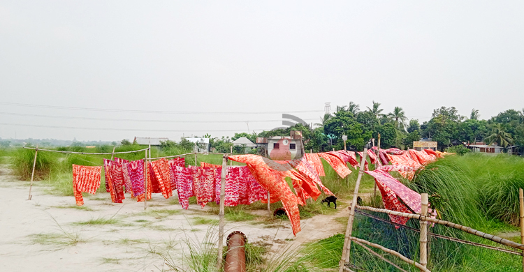 উপকরণের মূল্যবৃদ্ধিতে দিশেহারা বাটিক ব্যবসায়ীরা