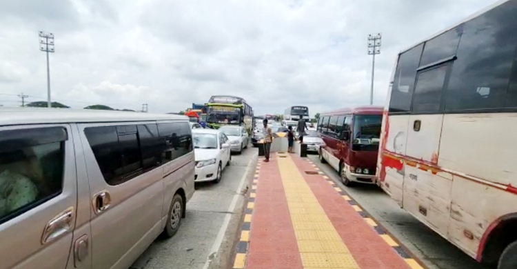 ঢাকা-ভাঙ্গা এক্সপ্রেসওয়ে: ১০ টোল বুথের ৭টি সচল, ৪ কিমি যানজট