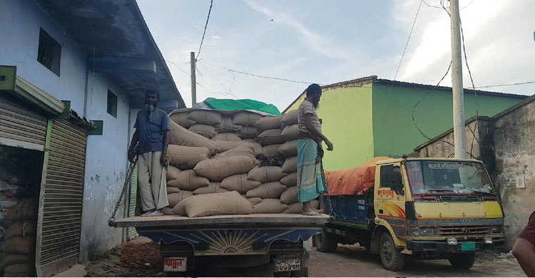 জনপ্রতিনিধি-পিআইও বিক্রি করে দিলেন ১২ লাখ টাকার সরকারি গম
