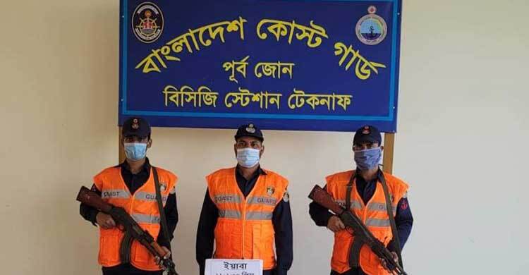 যাত্রীবিহীন মাইক্রোবাসের সিটবেল্টে মিলল ১৯ হাজার ইয়াবা
