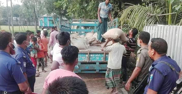 টাঙ্গাইলে খাদ্যবান্ধব কর্মসূচির ৭৬ বস্তা চাল উদ্ধার