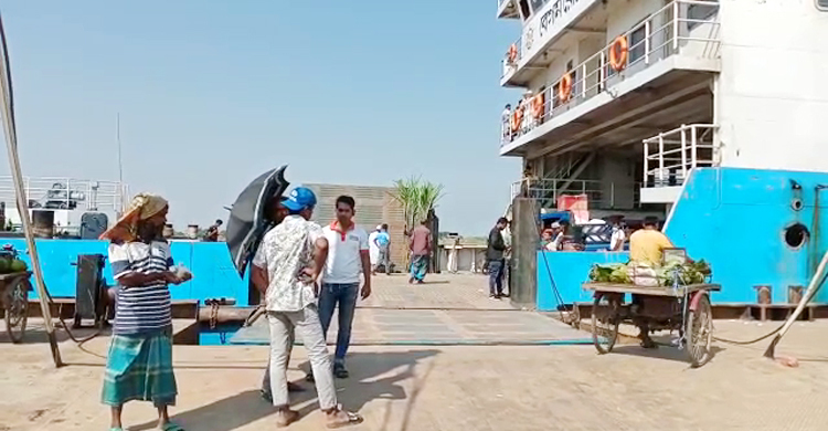 বাংলাবাজার-শিমুলিয়া রুটে সীমিত সংখ্যক ফেরি চলাচল শুরু