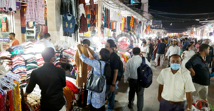 জমে উঠেছে গরম কাপড় বেচাকেনা