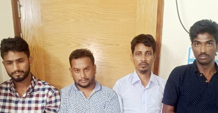 রাজধানীতে বাসে ইয়াবা বহন, ৪ কারবারি গ্রেফতার