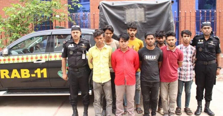 র‍্যাবের গাড়িতে ডাকাতি করতে গিয়ে ৮ তরুণ আটক