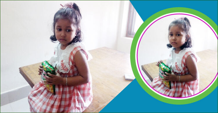 রাস্তায় অস্বাভাবিকভাবে ঘোরাঘুরি করছিল শিশুটি