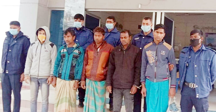 অবৈধ অনুপ্রবেশের দায়ে চার ভারতীয়সহ গ্রেফতার ৫