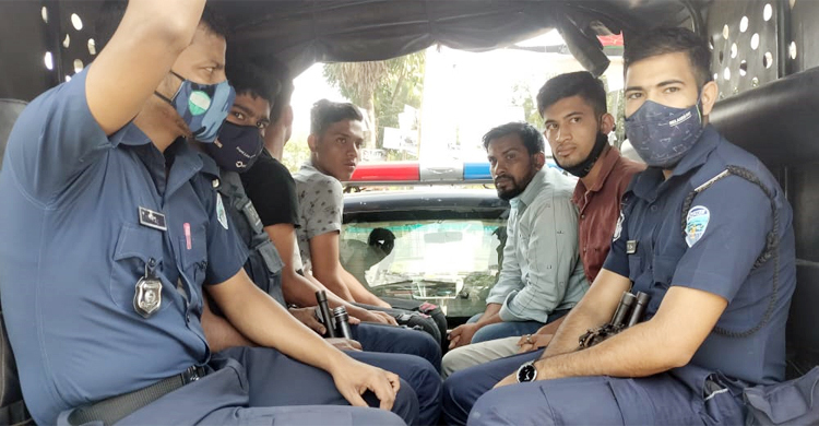 নোয়াখালীতে ৮ ভুয়া ভোটার আটক