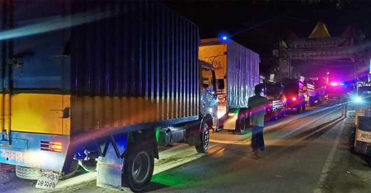 মঙ্গলমাঝির ঘাট: ৯ ঘণ্টায়ও মিলছে না ফেরি